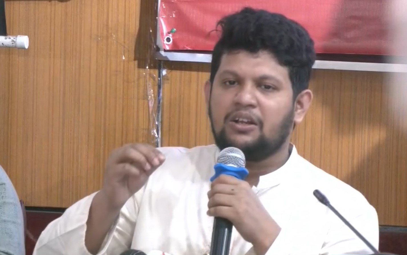 সংঘাত এড়াতে প্রধান উপদেষ্টার ভূমিকা গুরুত্বপূর্ণ: তথ্য উপদেষ্টা