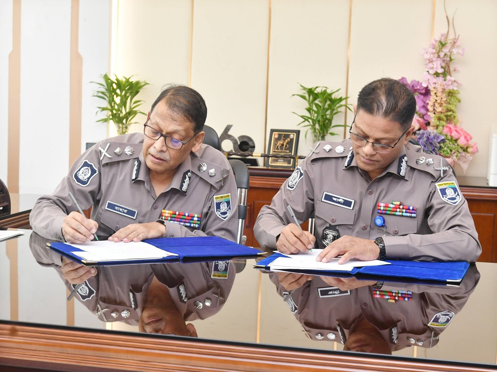 দায়িত্ব গ্রহণ করলেন নবনিযুক্ত আইজিপি মোঃ আলী হোসেন ফকির