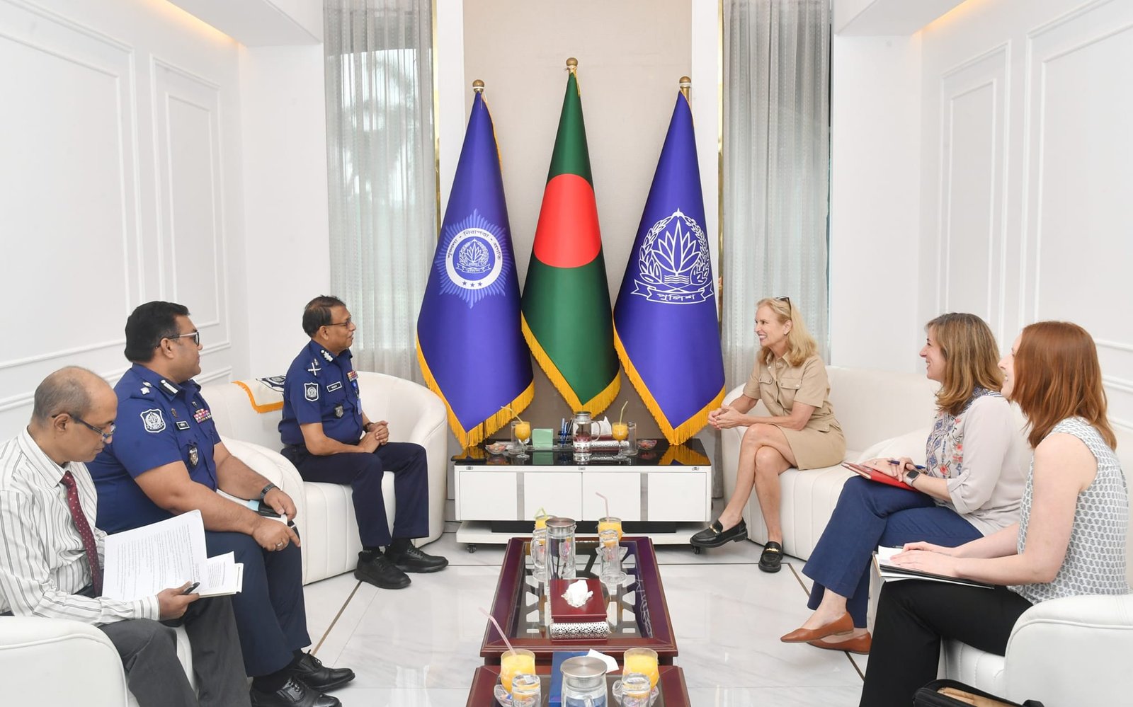 আইজিপির সাথে রবার্ট এফ কেনেডি মানবাধিকার সংস্থার প্রতিনিধিদলের সাক্ষাৎ