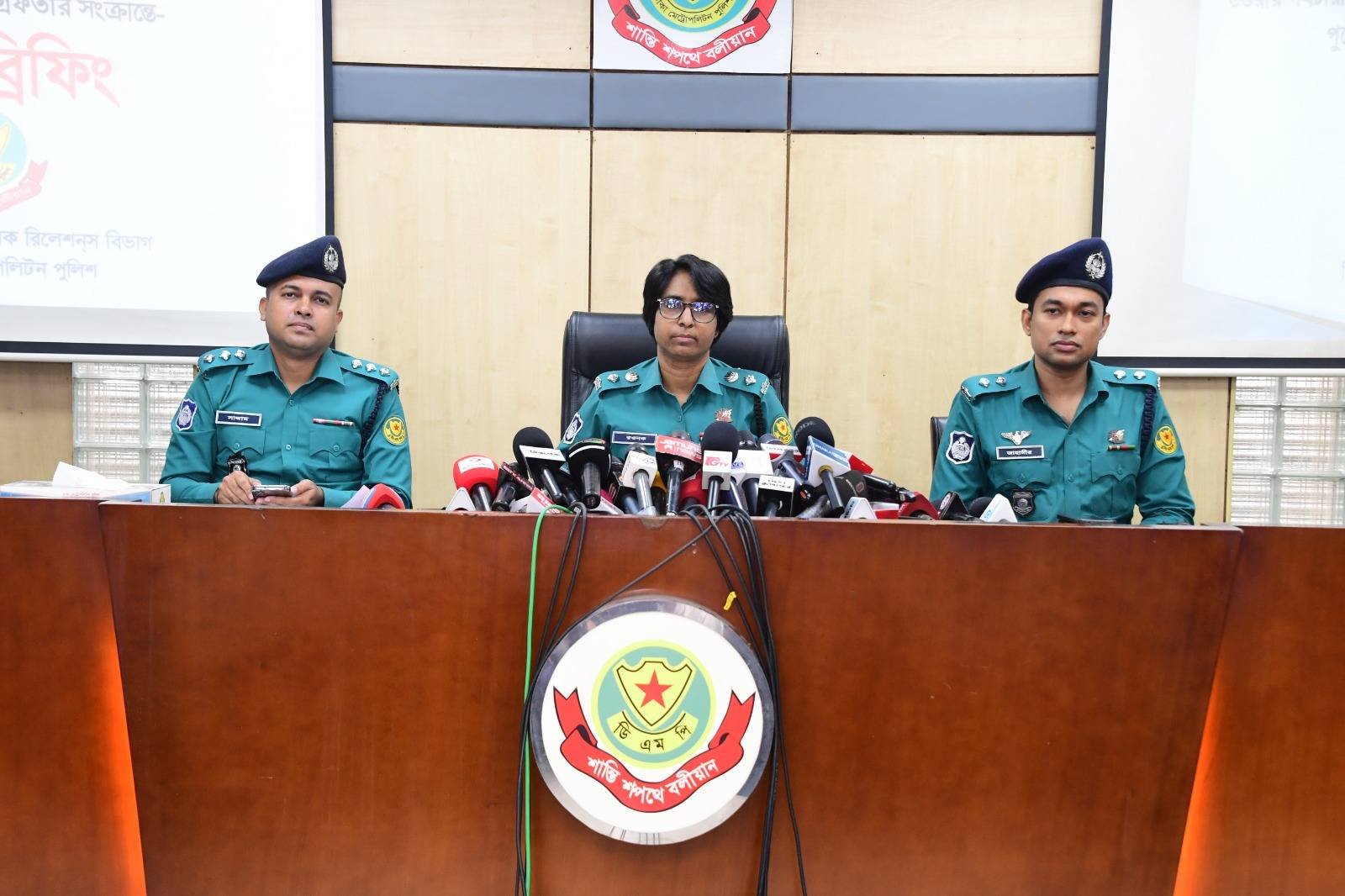 উত্তরায় পথচারী দম্পতির উপর হামলার চাঞ্চল্যকর ঘটনায় জড়িত পুরো চক্র সনাক্ত ও গ্রেফতার করেছে ডিএমপি
