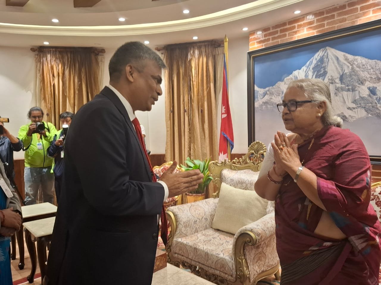 নেপালে নবনিযুক্ত অন্তর্বর্তীকালীন প্রধানমন্ত্রীর সঙ্গে বাংলাদেশের রাষ্ট্রদূতের শুভেচ্ছা বিনিময়