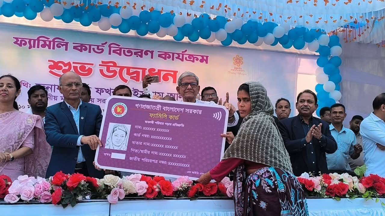 ঠাকুরগাঁওয়ে ফ্যামিলি কার্ড বিতরণ কার্যক্রমের উদ্বোধন করলেন এলজিআরডি মন্ত্রী মির্জা ফখরুল ইসলাম আলমগীর