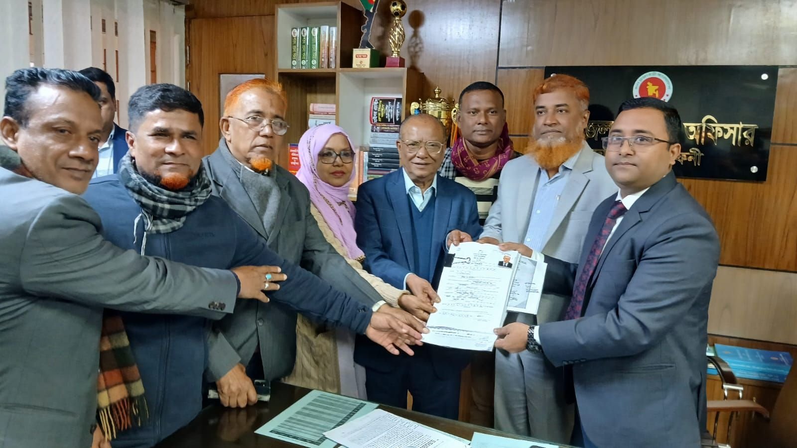 ফেনী-৩ আসনে মনোনয়নপত্র জমা দিলেন বিএনপি মনোনীত প্রার্থী আবদুল আউয়াল মিন্টু