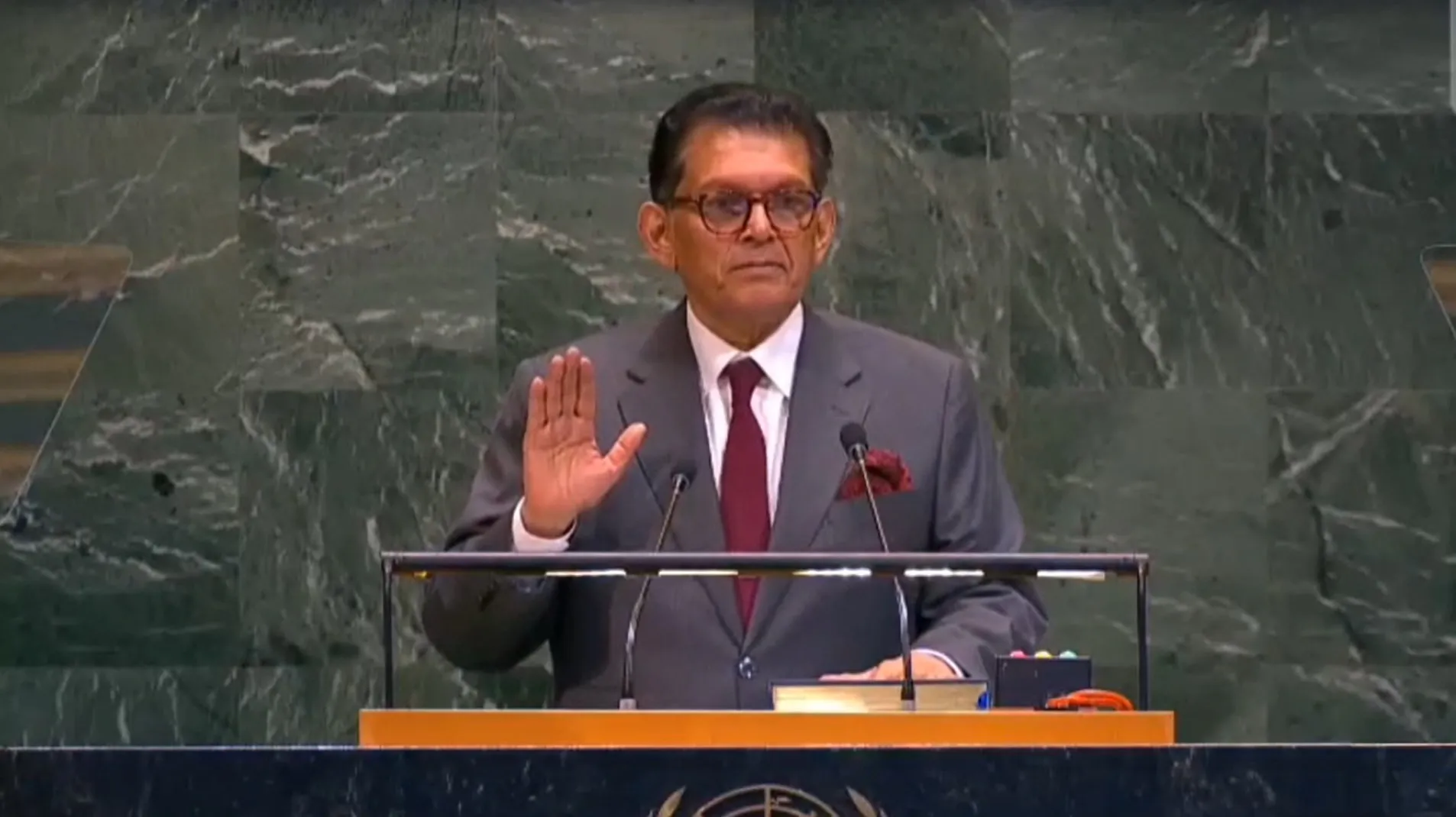 জাতিসংঘ সাধারণ পরিষদের ৮১তম অধিবেশনের সভাপতি হিসেবে শপথ নিলেন ড. খলিলুর রহমান