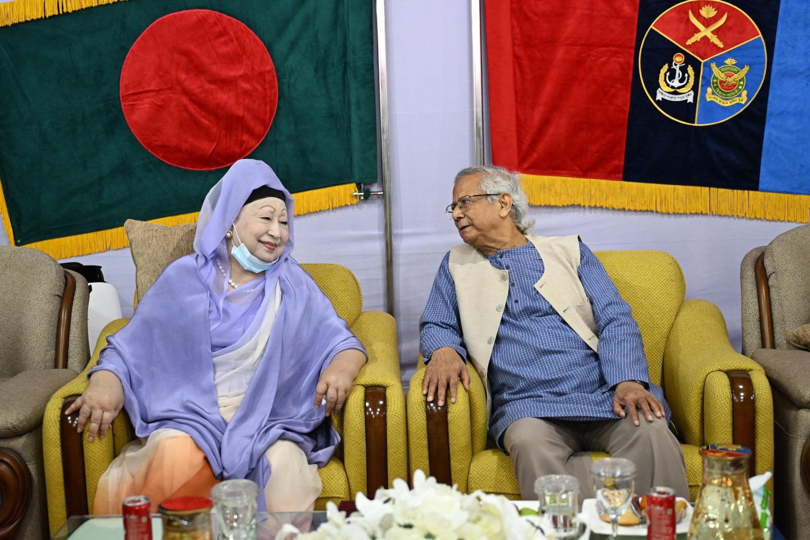 প্রধান উপদেষ্টার সঙ্গে বিএনপি চেয়ারপার্সনের সৌজন্য সাক্ষাৎ অনুষ্ঠিত