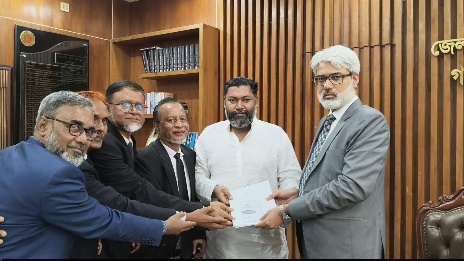 গাজীপুর–২ আসনে মনোনয়ন ফরম সংগ্রহ করলেন বিএনপি মনোনীত প্রার্থী এম মঞ্জুরুল করিম রনি