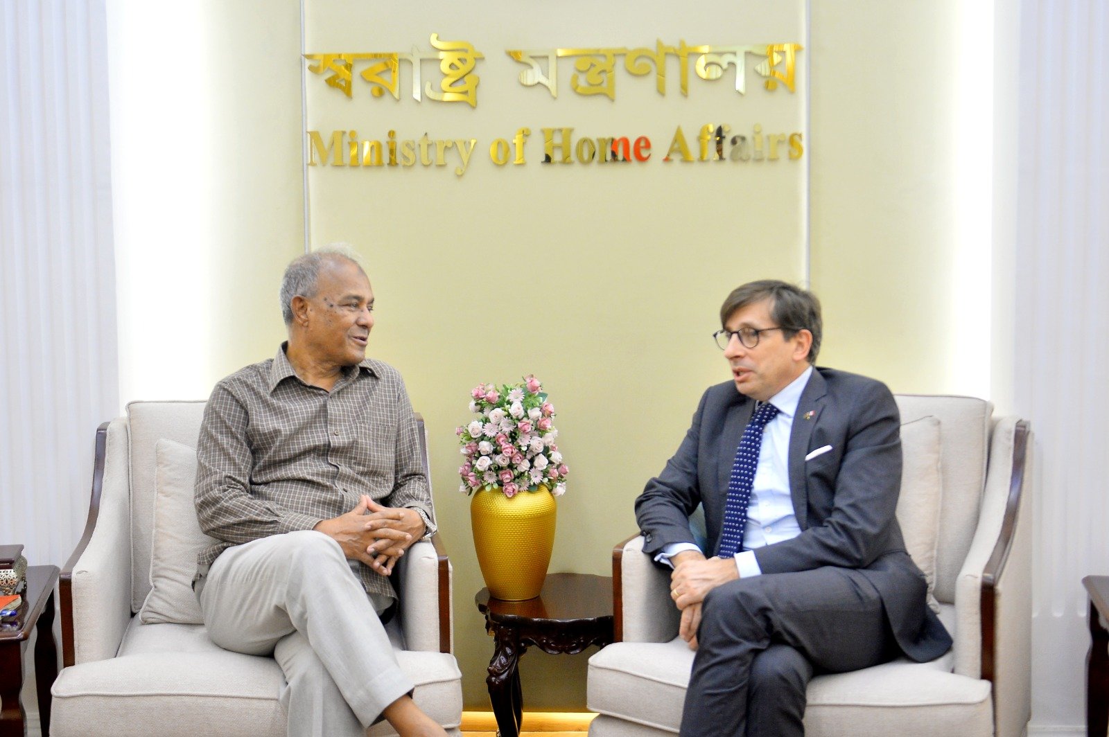 ফায়ার সার্ভিসের সক্ষমতা বৃদ্ধিতে ফ্রান্সকে সহযোগিতার আহ্বান স্বরাষ্ট্র উপদেষ্টার