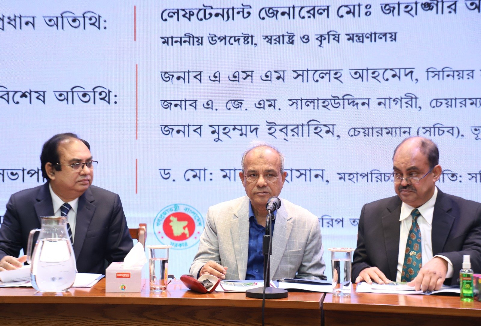 জনবান্ধব ও জবাবদিহিমূলক সিভিল সার্ভিস গড়ে তুলতে সরকার বদ্ধপরিকর- স্বরাষ্ট্র উপদেষ্টা