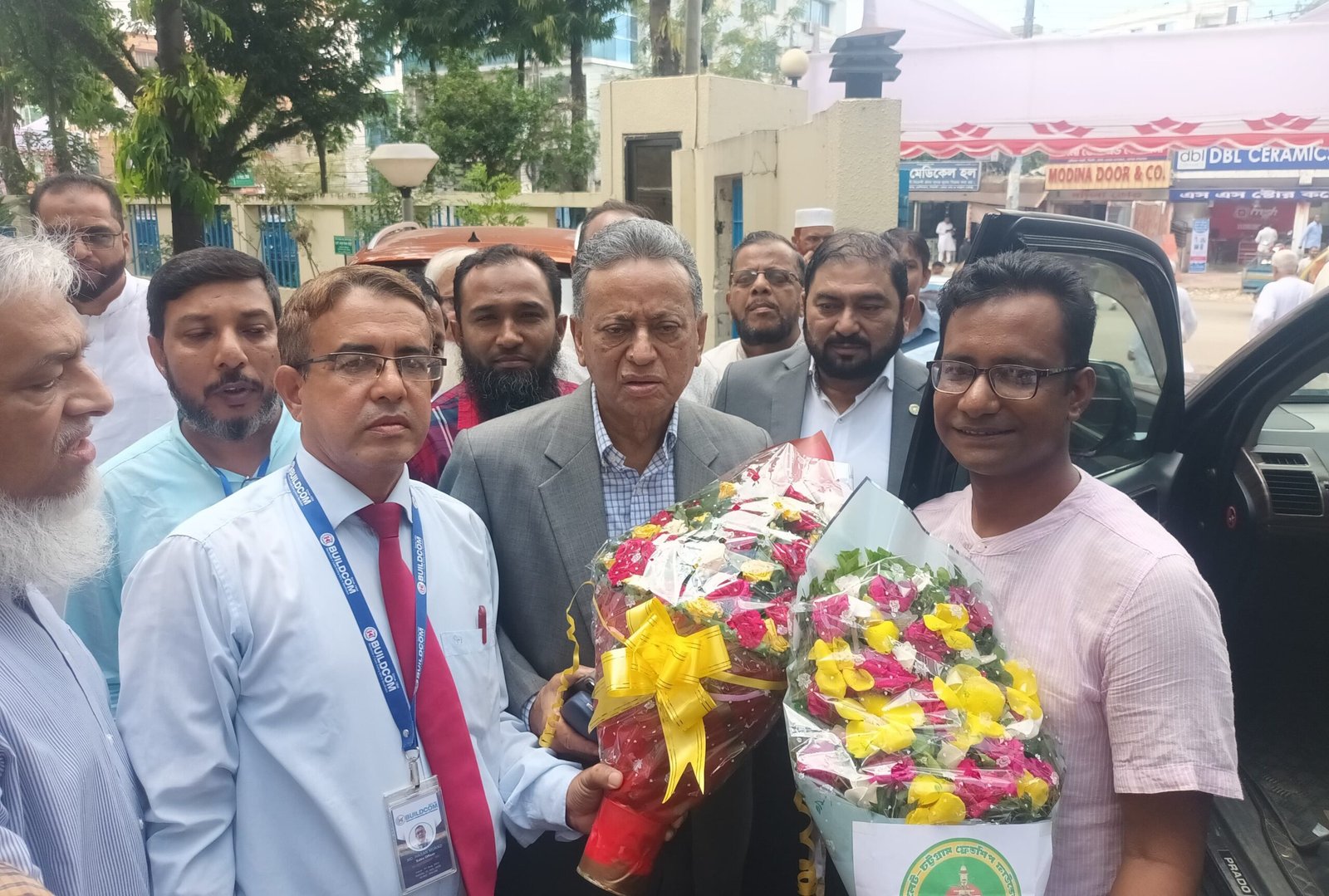 আমীর খসরু মাহমুদ চৌধুরী'র সিলেট আগমনে সিলেট-চট্টগ্রাম ফ্রেন্ডশিপ ফাউন্ডেশনের ফুলেল শুভেচ্ছা