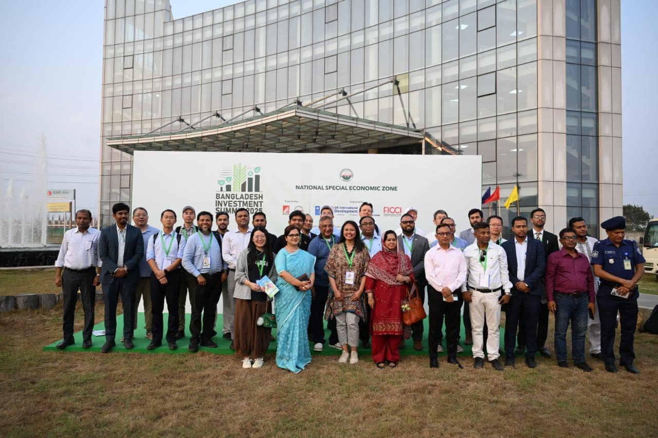 বিদেশি বিনিয়োগকারীদের মীরসরাইয়ের ন্যাশনাল স্পেশাল ইকোনমিক জোন পরিদর্শন