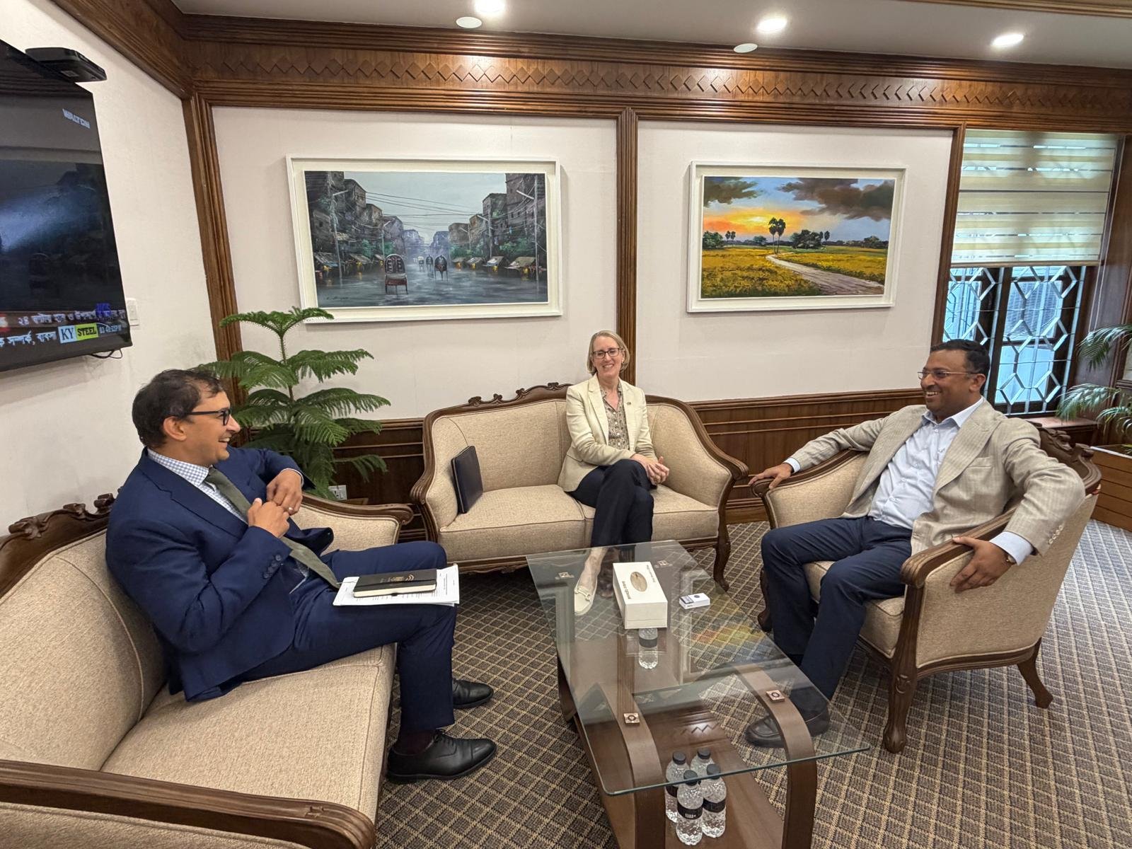 প্রধানমন্ত্রীর পররাষ্ট্রবিষয়ক উপদেষ্টার সঙ্গে সৌজন্য সাক্ষাৎ করলেন ব্রিটিশ হাইকমিশনার