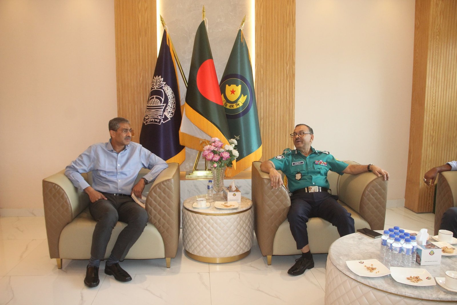 ‘স্বাধীনতা কনসার্ট’ উপলক্ষে ডিএমপি কমিশনারের সঙ্গে ‘সবার আগে বাংলাদেশ ফাউন্ডেশন’-এর সৌজন্য সাক্ষাৎ