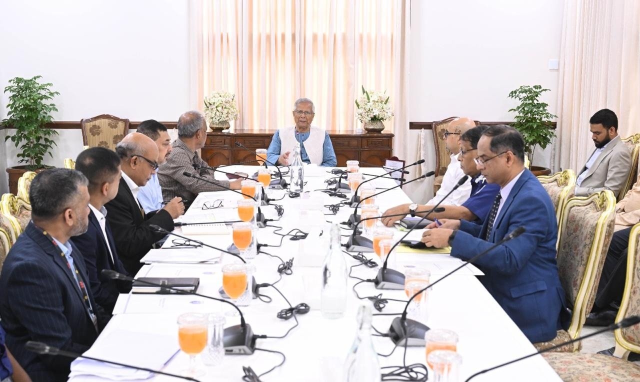নির্বাচনে স্বচ্ছতা নিশ্চিতে দ্রুত বডি-ওর্ন ক্যামেরা ক্রয়ের নির্দেশ প্রধান উপদেষ্টার