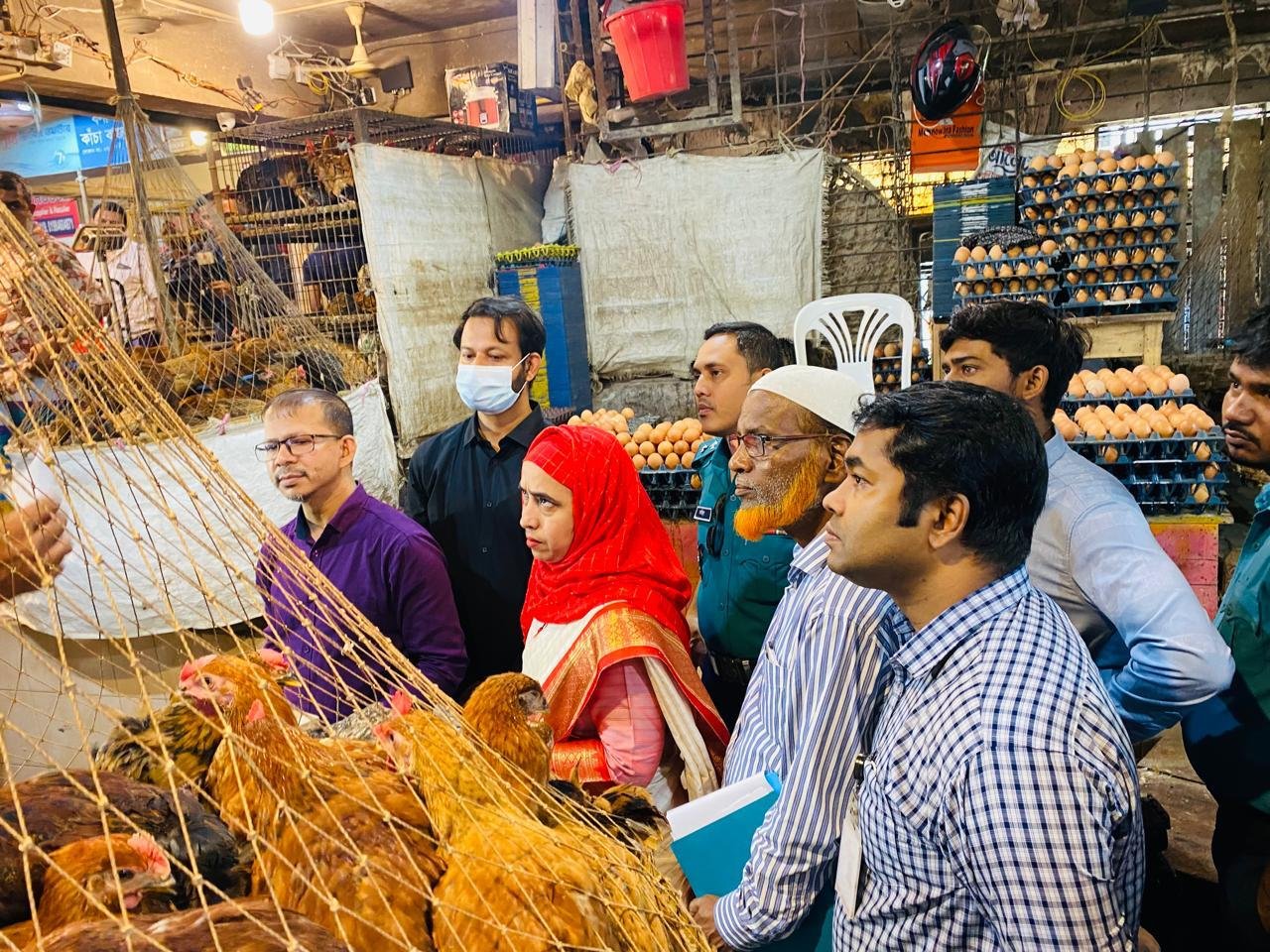 রাজধানীর কাচাঁবাজারে বাণিজ্য মন্ত্রণালয়ের তদারকি টিমের অভিযান