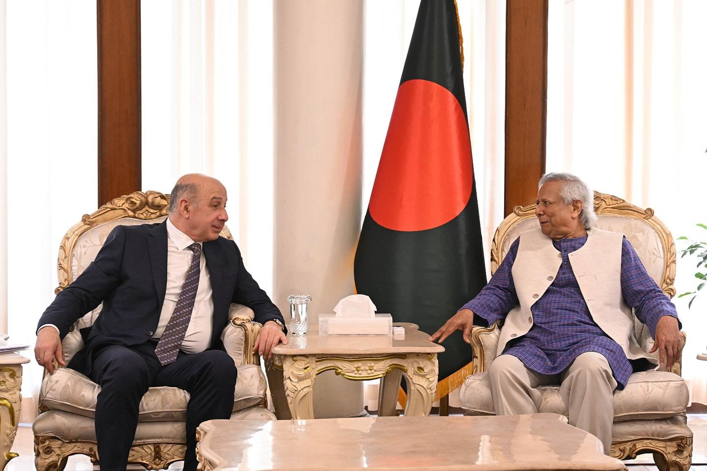 নিউ ডেভেলপমেন্ট ব্যাংকের ভাইস-প্রেসিডেন্ট ভ্লাদিমির কাজবেকভ প্রধান উপদেষ্টার সাথে সৌজন্য সাক্ষাৎ করলেন