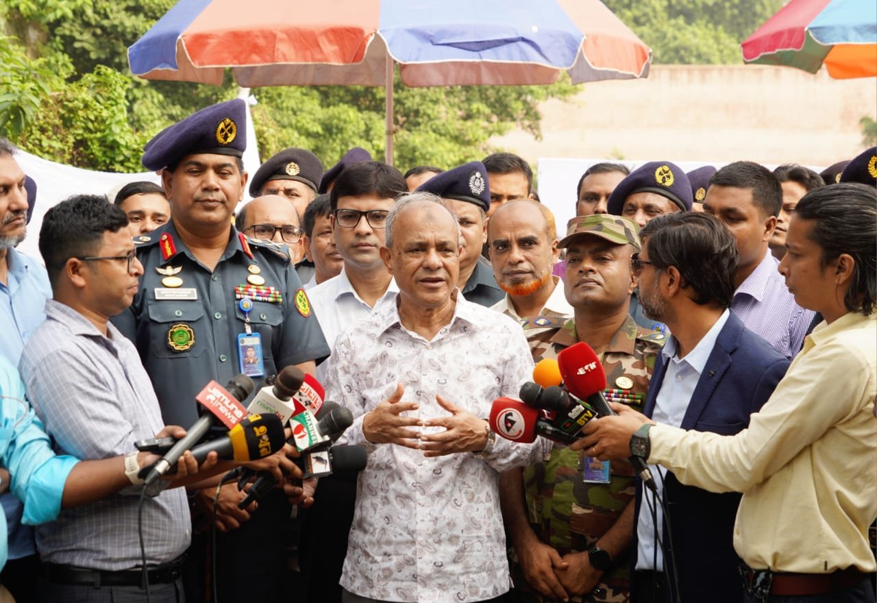 যানজট নিরসনে রাস্তা প্রশস্তকরণ ও পার্কিংয়ের স্থান বৃদ্ধির বিষয়ে স্বরাষ্ট্র উপদেষ্টার নির্দেশনা