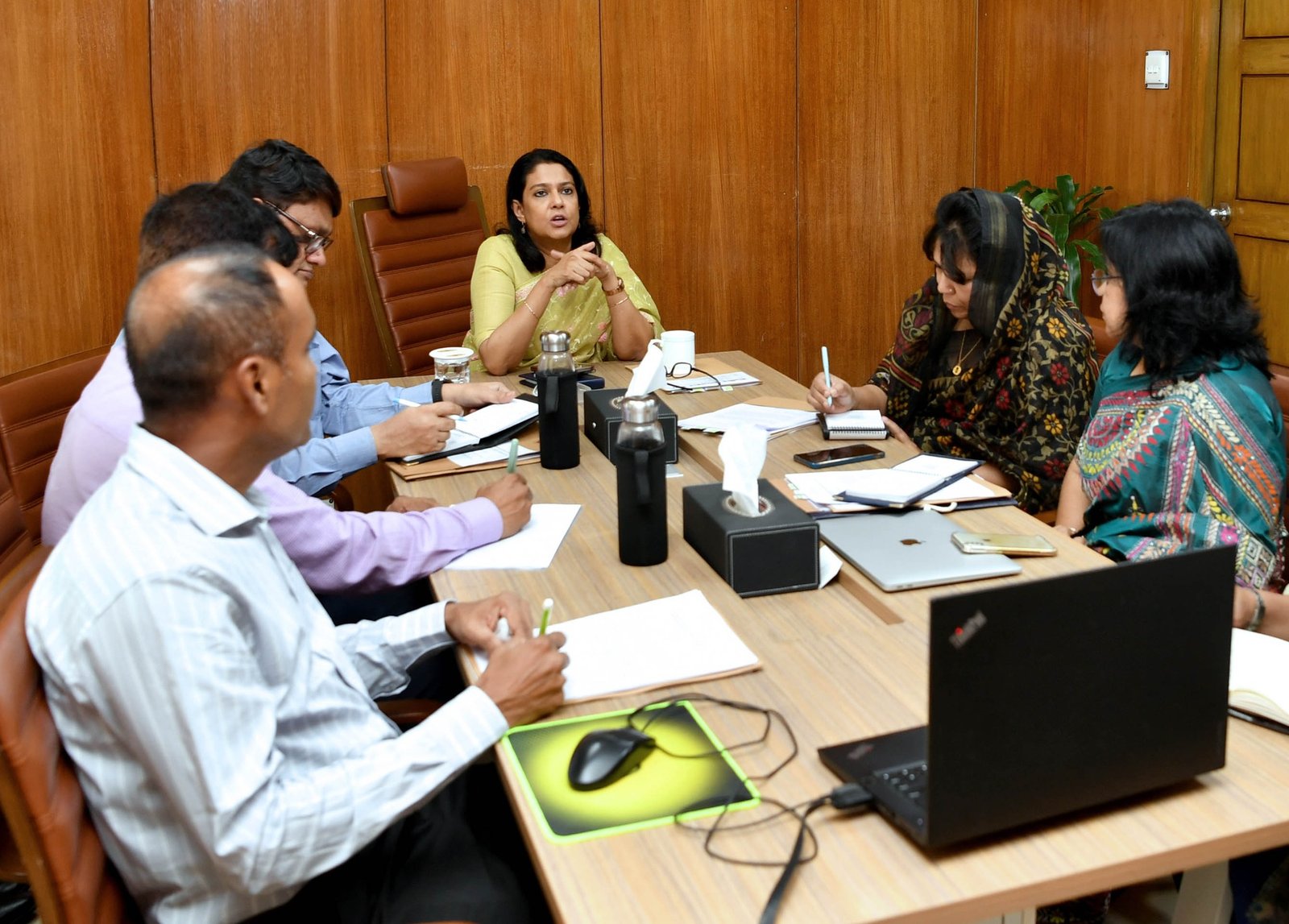 সেন্টমার্টিন দ্বীপের পর্যটন নির্ভর জনগোষ্ঠীর জন্য বিকল্প কর্মসংস্থানের উদ্যোগ নিচ্ছে সরকার: পরিবেশ উপদেষ্টা