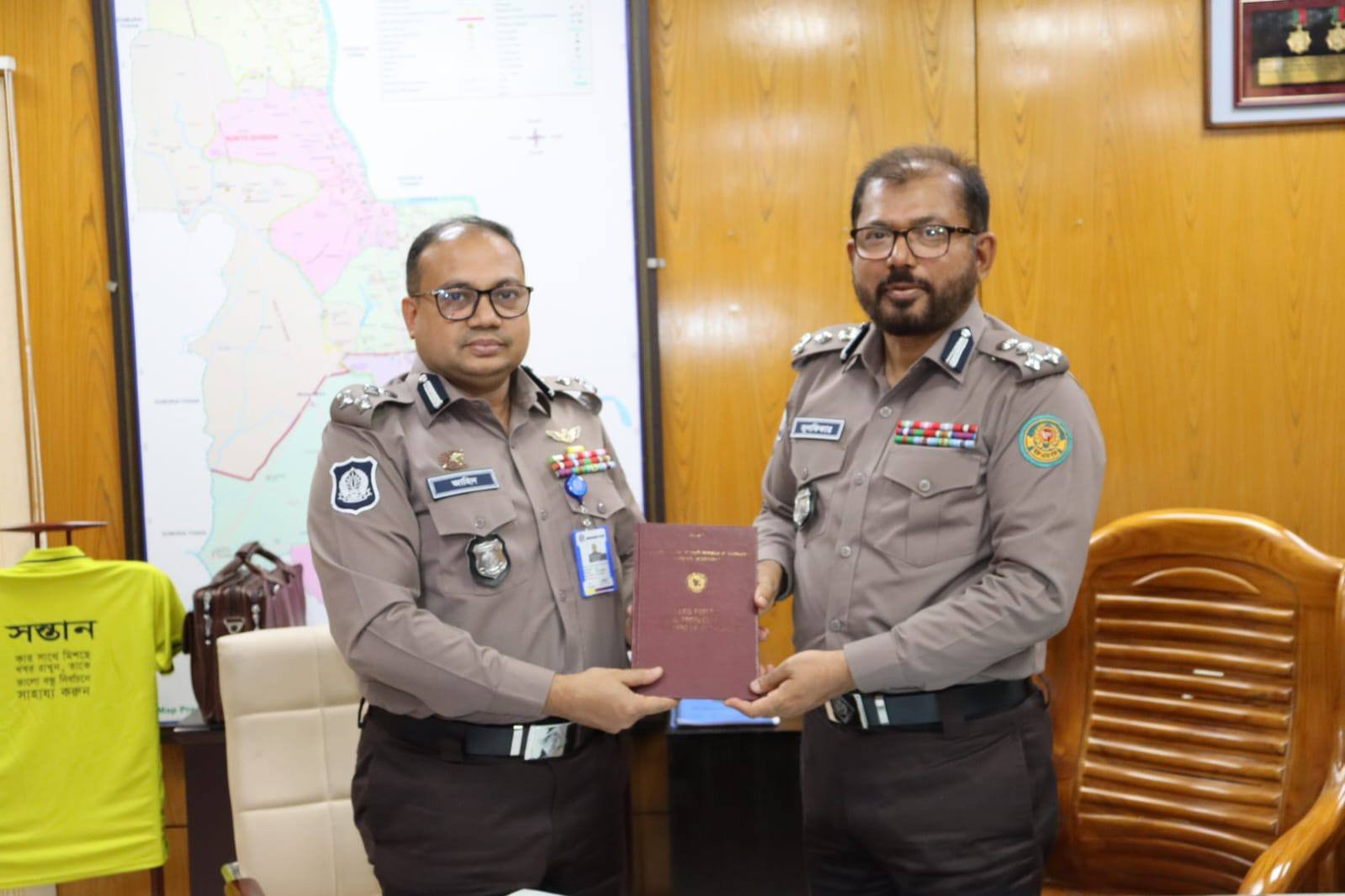 খুলনা মেট্রোপলিটন পুলিশের কমিশনার হিসেবে দায়িত্ব গ্রহণ করলেন মোহাম্মদ জাহিদুল হাসান