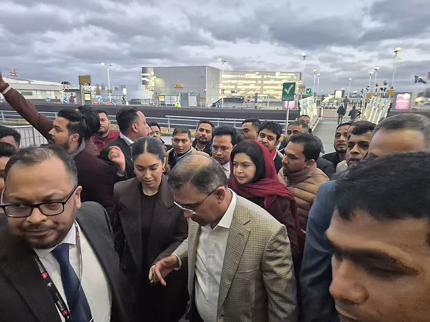 লন্ডনের হিথ্রো বিমানবন্দরে পৌঁছেছেন তারেক রহমান, দেশে ফেরার প্রস্তুতি