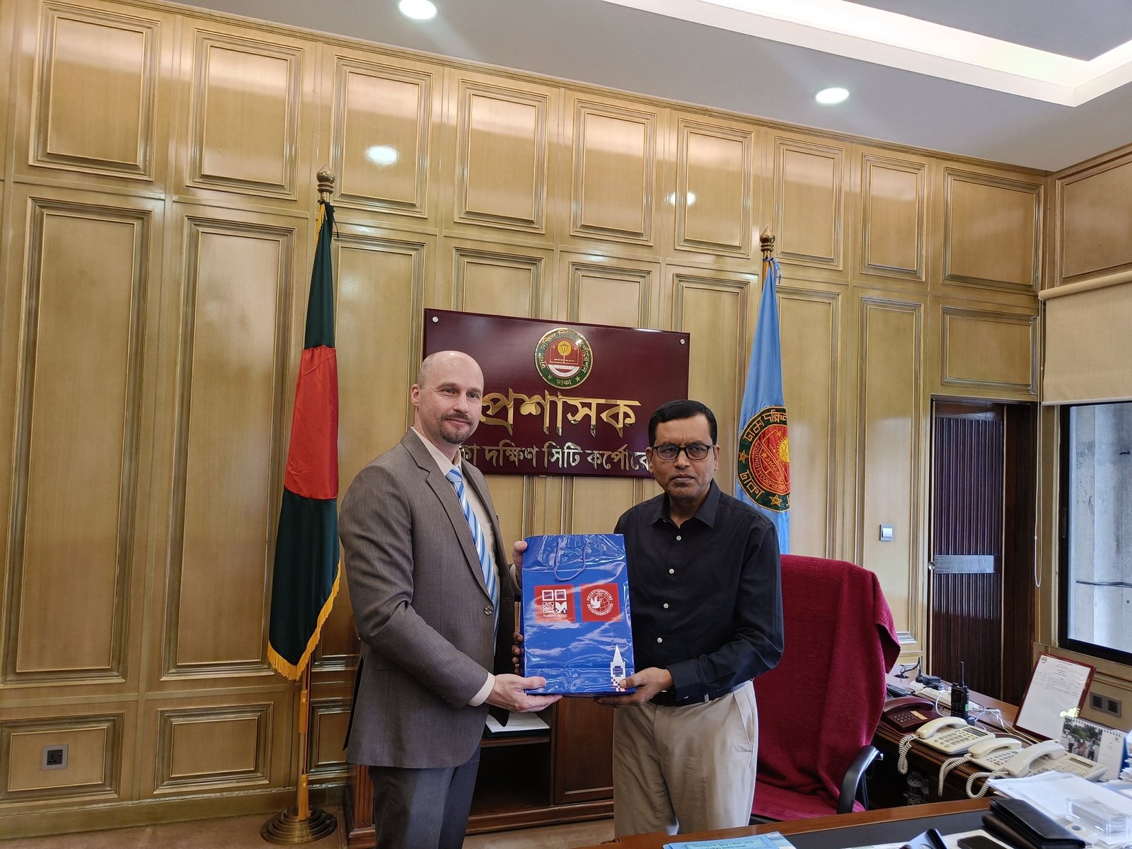 ডিএসসিসি ও রাশিয়ান হাউসের যৌথ উদ্যোগে দ্বিতীয় বিশ্বযুদ্ধে শহিদ সোভিয়েত সেনাদের স্মরণে বৃক্ষরোপণ