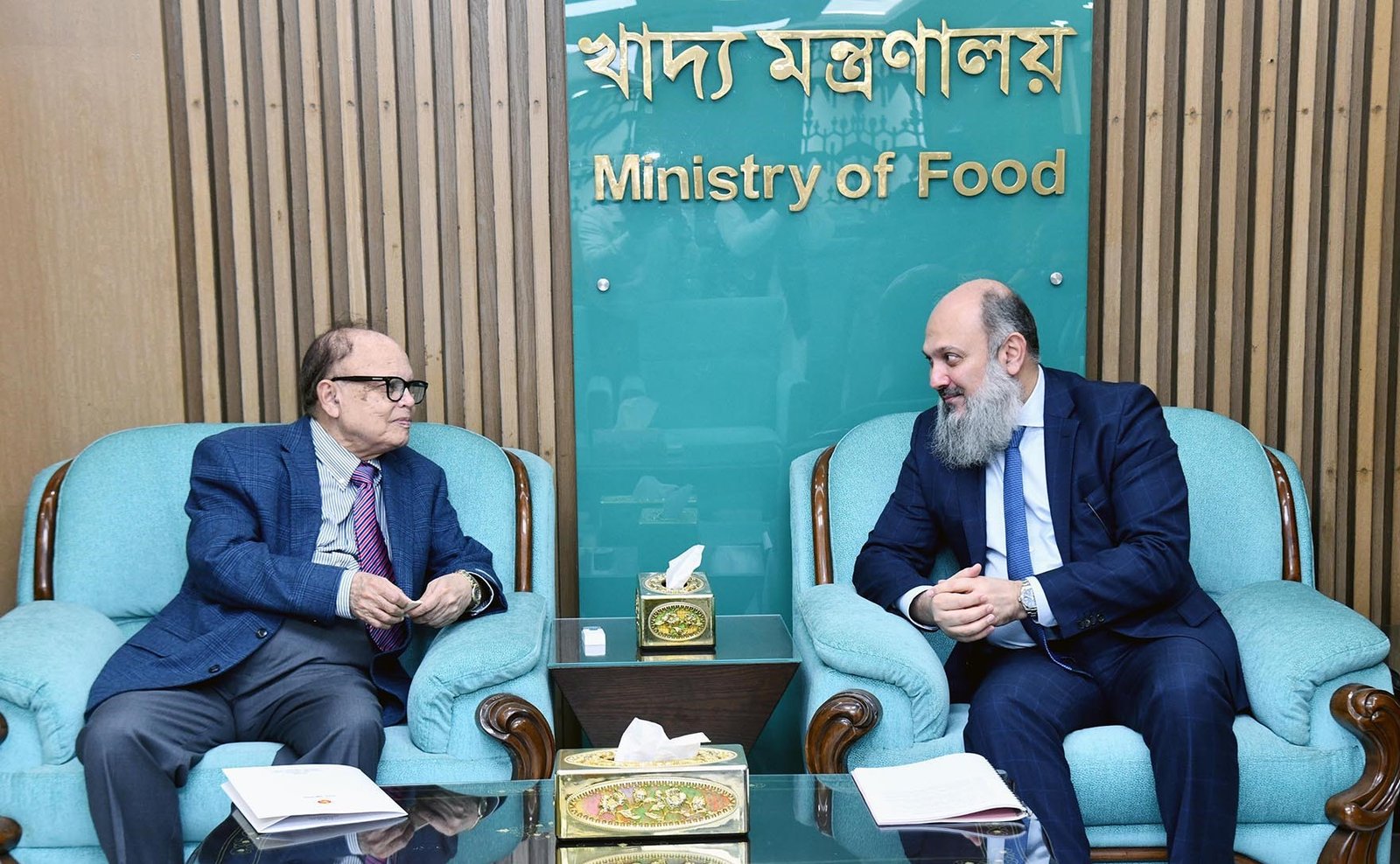 খাদ্য উপদেষ্টার সঙ্গে পাকিস্তানের বাণিজ্যমন্ত্রীর সাক্ষাৎ