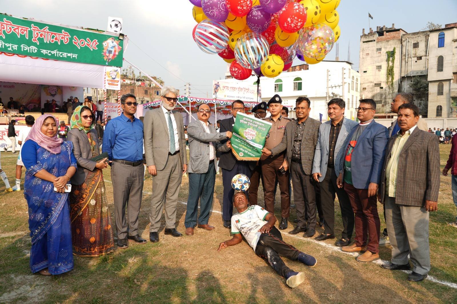 গাজীপুরে মোগর খাল পরিদর্শন ও প্রশাসক গোল্ডকাপ ফুটবল ফাইনাল উপভোগ করলেন বিভাগীয় কমিশনার