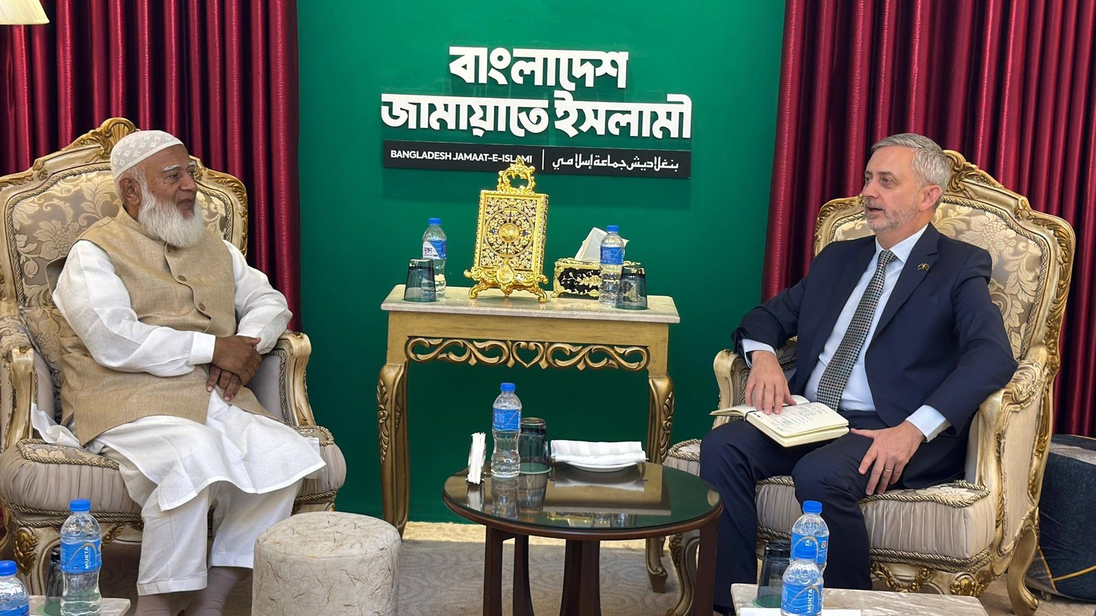 জামায়াতে আমীর ডা. শফিকুর রহমানের সঙ্গে সৌজন্য সাক্ষাৎ করেছেন ইইউ রাষ্ট্রদূত মাইকেল মিলার