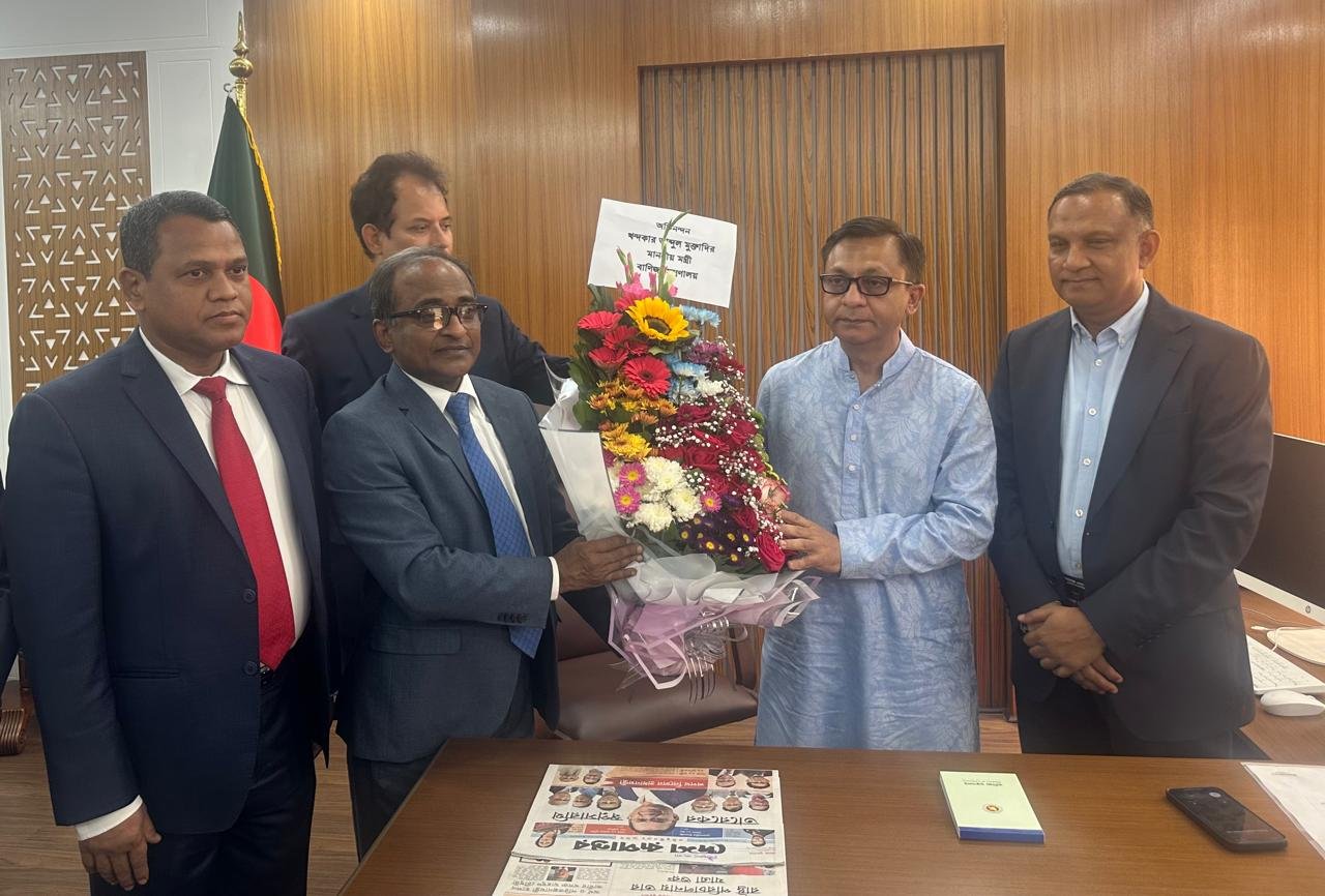 বাণিজ্য মন্ত্রণালয়ে আজ প্রথম অফিস করলেন বাণিজ্য, শিল্প এবং বস্ত্র ও পাট মন্ত্রণালয়ের মাননীয় মন্ত্রী খন্দকার আব্দুল মুক্তাদির এবং মাননীয় প্রতিমন্ত্রী মো. শরীফুল আলম