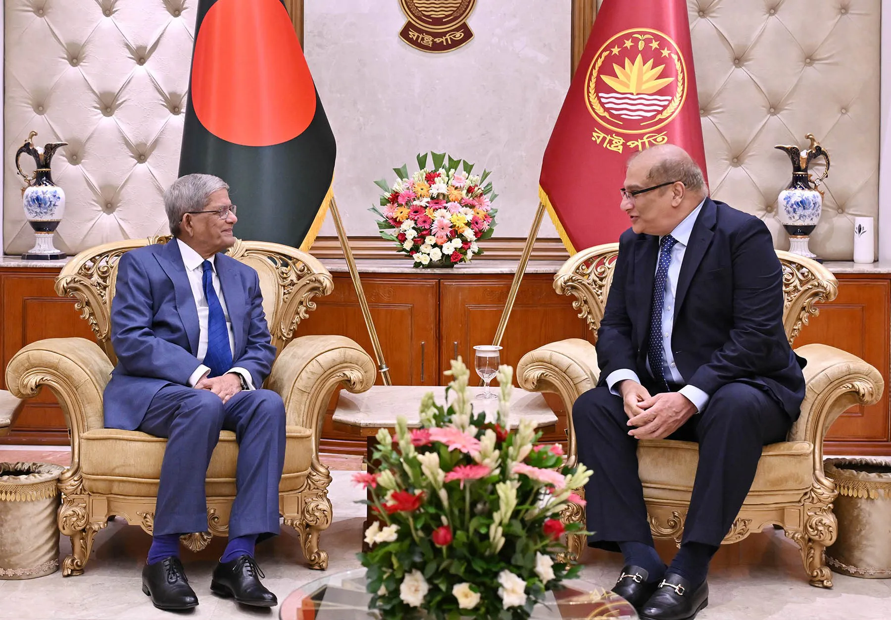 পাকিস্তানের সঙ্গে বাণিজ্য-বিনিয়োগসহ বিভিন্ন ক্ষেত্রে সহযোগিতা জোরদারের আহ্বান জানিয়েছেন রাষ্ট্রপতি মির্জা ফখরুল ইসলাম আলমগীর