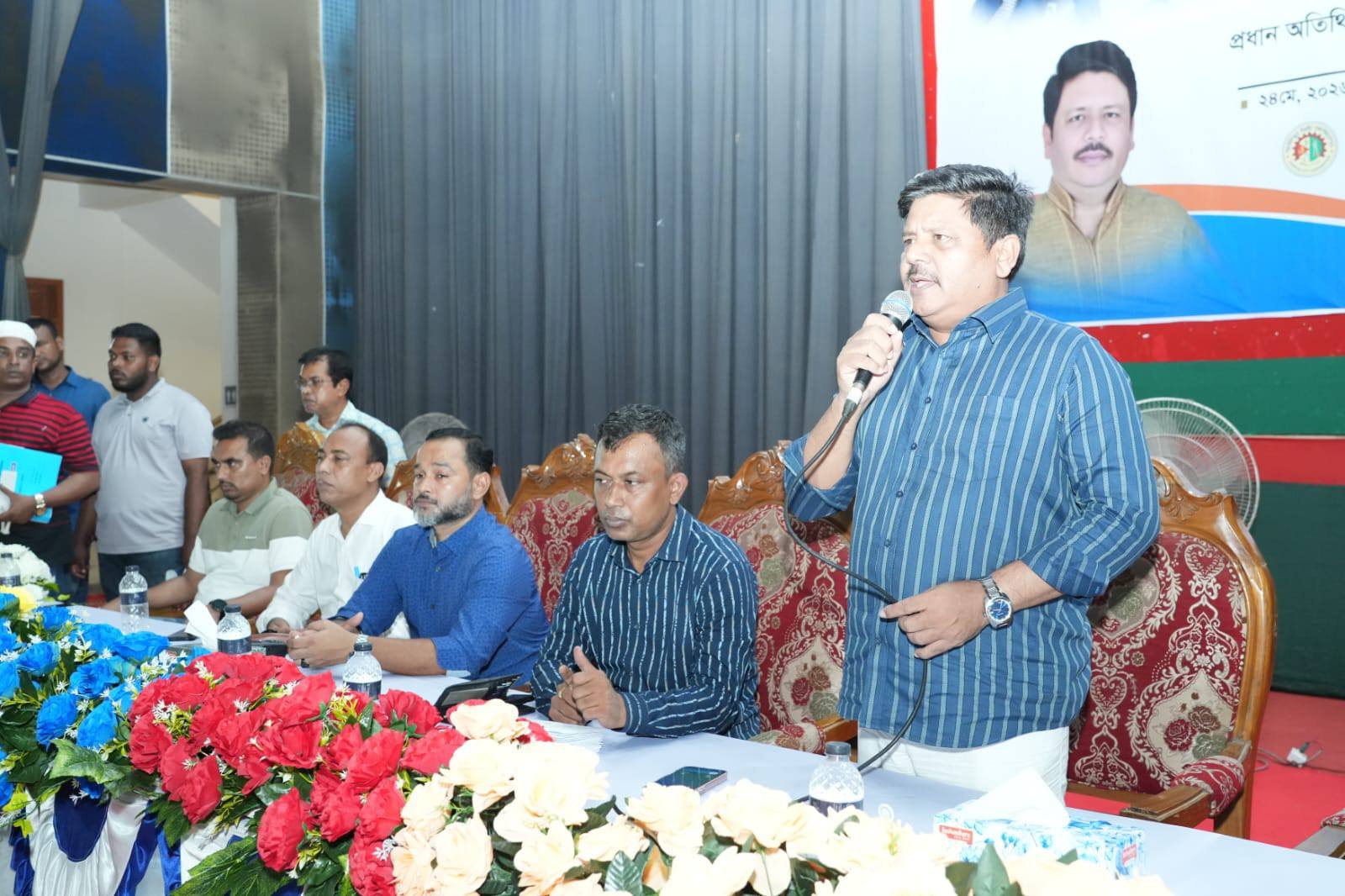 গাজীপুরে পরিচ্ছন্নতা কর্মীদের প্রধানমন্ত্রীর বরাদ্দকৃত আর্থিক অনুদান বিতরণ করলেন গাজীপুর সিটি প্রশাসক