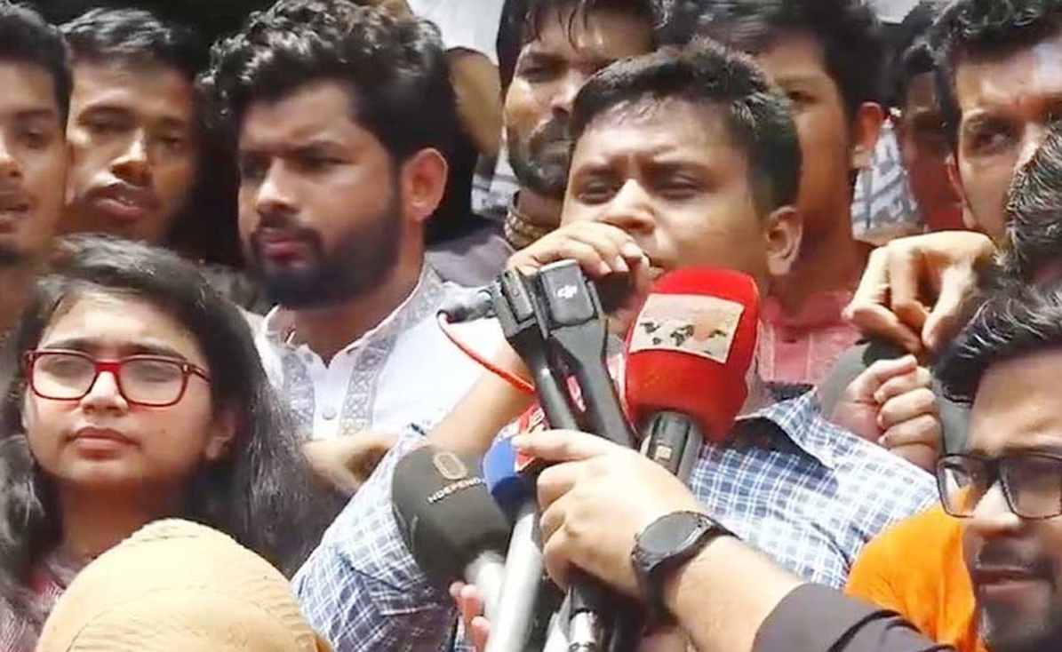 দুই ছাত্র উপদেষ্টা গণঅভ্যুত্থানের সবপক্ষের প্রতিনিধি, তাদের সম্মানহানি কাম্য নয়: হাসনাত আবদুল্লাহ
