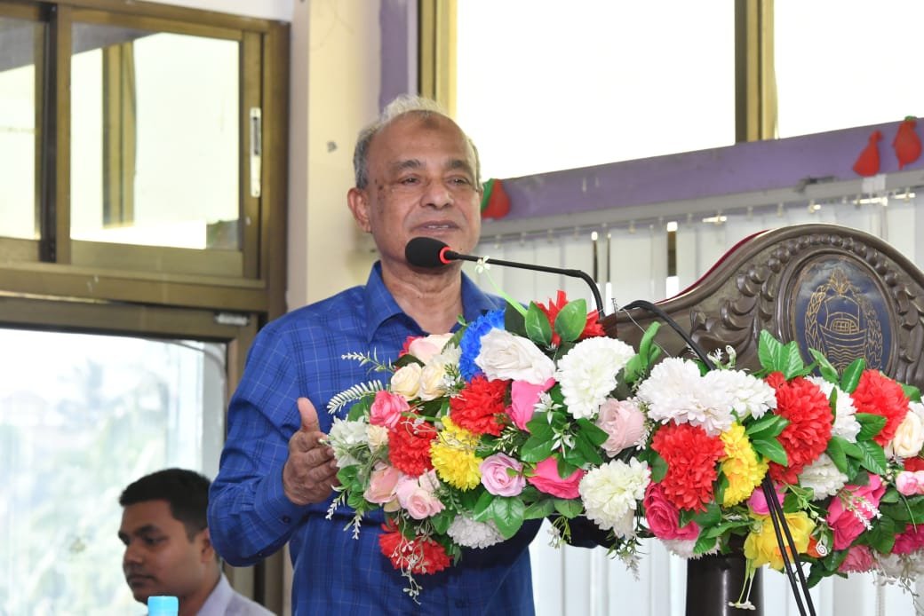 পুলিশ বাহিনীকে নিজেদের প্রমাণ করার এখনই উপযুক্ত সময়- স্বরাষ্ট্র উপদেষ্টা