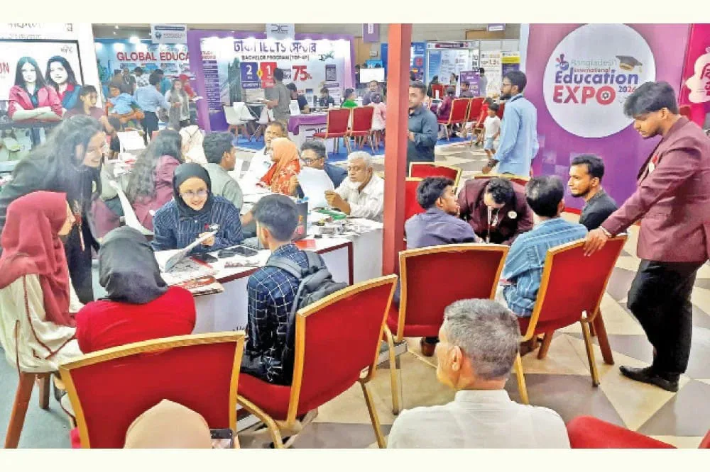 বসুন্ধরা কনভেনশন সিটিতে চলছে আন্তর্জাতিক শিক্ষামেলা: এক ছাদের নিচে দেশ-বিদেশের বিশ্ববিদ্যালয়