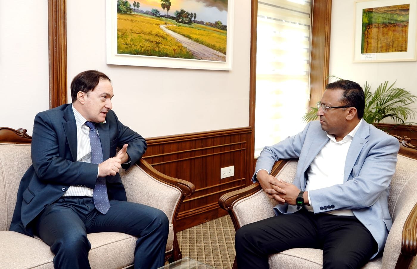 পররাষ্ট্র উপদেষ্টার সঙ্গে সৌজন্য সাক্ষাৎ করলেন আর্জেন্টিনার রাষ্ট্রদূত