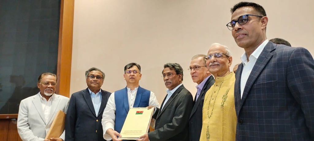 জাতীয় ঐকমত্য কমিশনের কাছে বিএনপির লিখিত মতামত জমা প্রদান