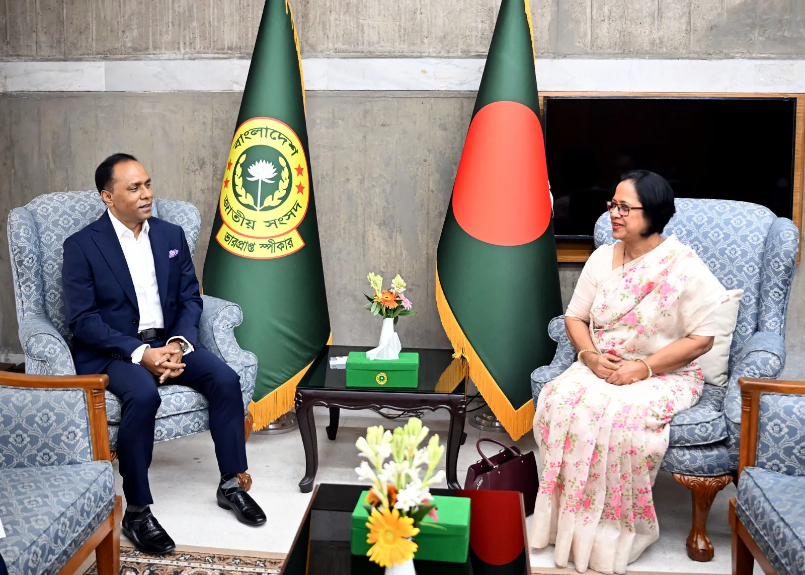 ভারপ্রাপ্ত স্পীকারের সাথে রেফিউজি এন্ড মাইগ্রেটরি মুভমেন্টস রিসার্চ ইউনিট (রামরু) এর প্রতিষ্ঠাতা চেয়ারম্যান এর সৌজন্য সাক্ষাৎ অনুষ্ঠিত