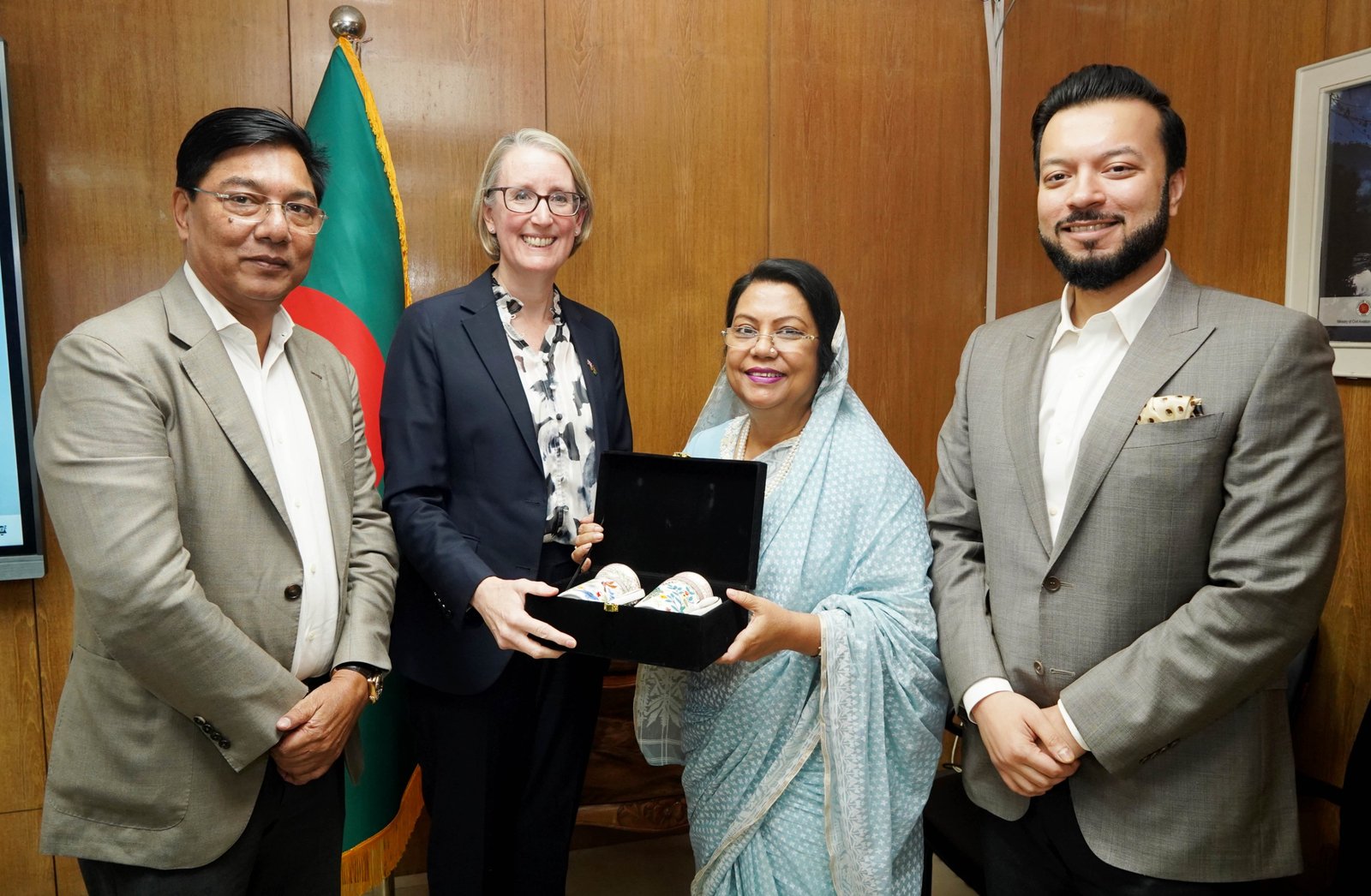 বেসামরিক বিমান পরিবহন ও পর্যটন মন্ত্রণালয়ের মাননীয় মন্ত্রী ও প্রতিমন্ত্রীর সঙ্গে সৌজন্য সাক্ষাৎ করলো যুক্তরাজ্যের রাষ্ট্রদূত