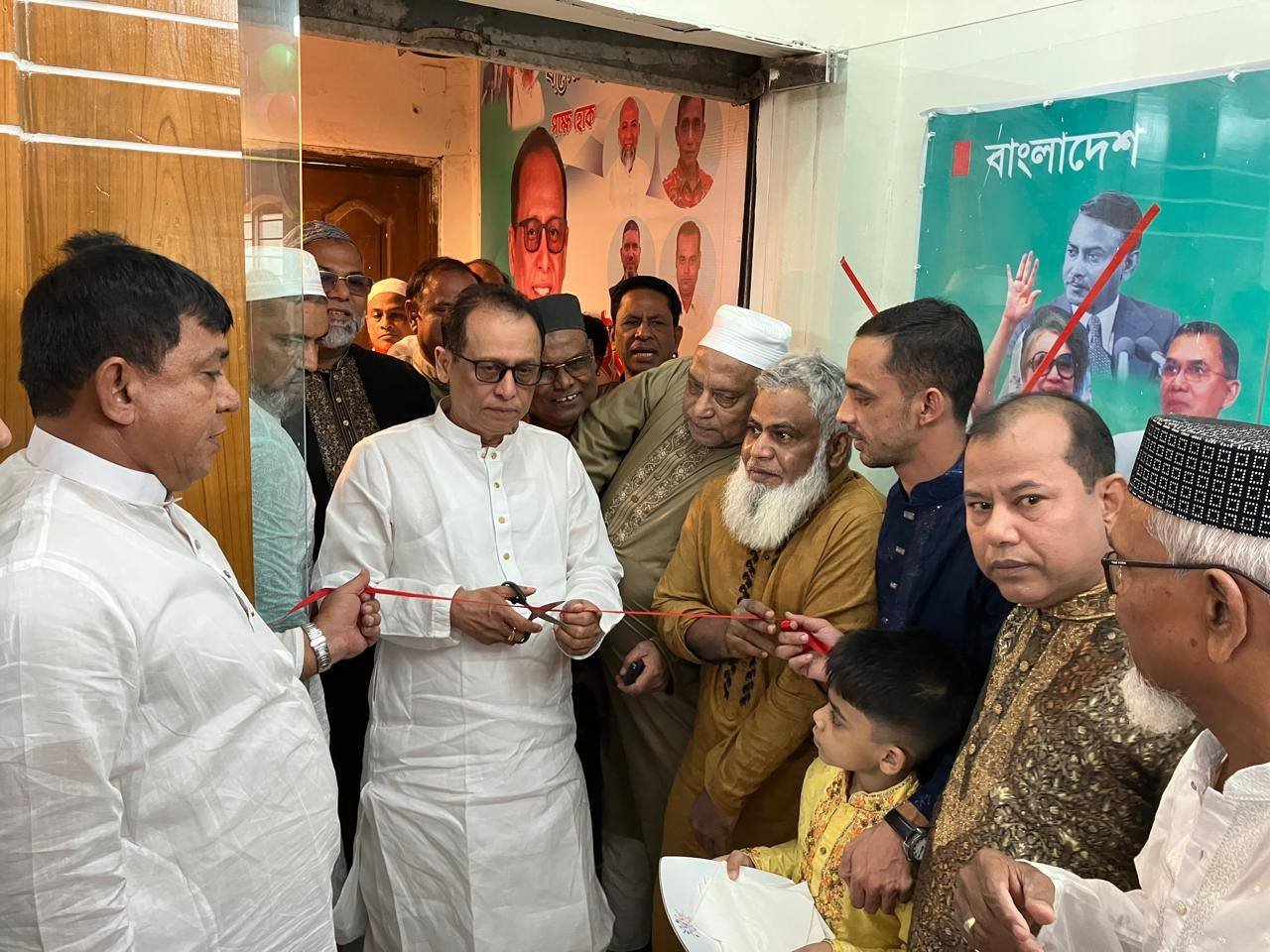 ৩৮ নং ওয়ার্ডে বি এন পি'র নতুন কার্যালয় উদ্বোধন করেন ড. এম এ কাইয়ুম