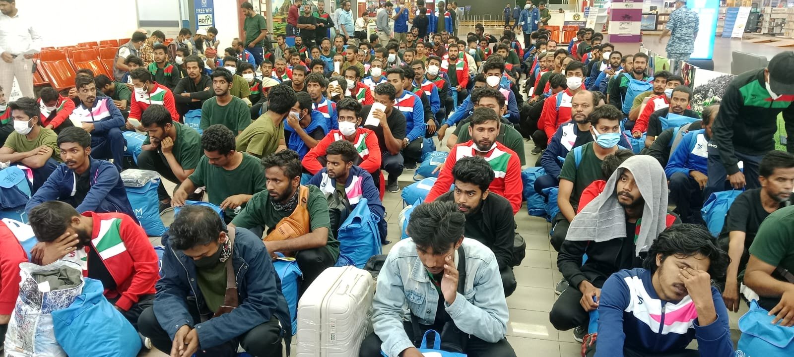লিবিয়া থেকে ফিরলেন ১৭৫ বাংলাদেশি
