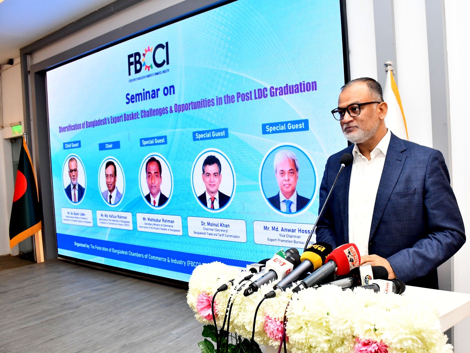 বাংলাদেশের এলডিসি গ্র্যাজুয়েশন চ্যালেঞ্জ রয়েছে, সুযোগ আরও বড়: বাণিজ্য উপদেষ্টা