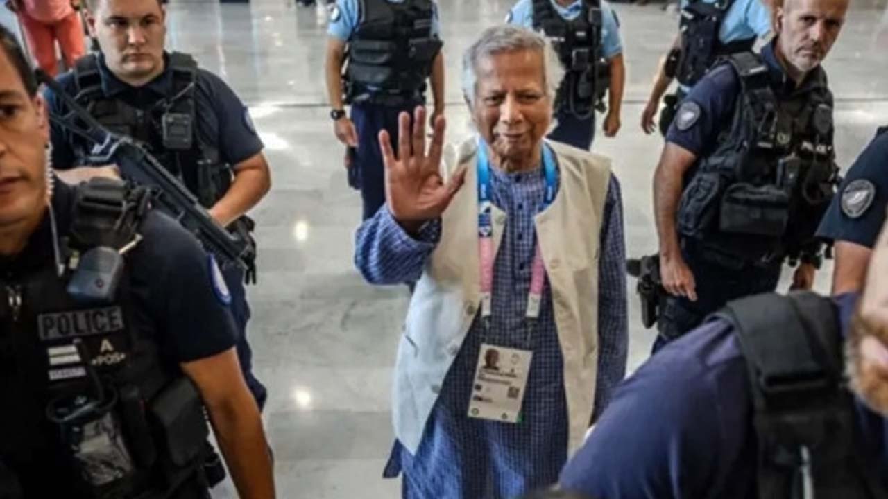 দুপুরেই দেশে ফিরছেন ড. ইউনূস