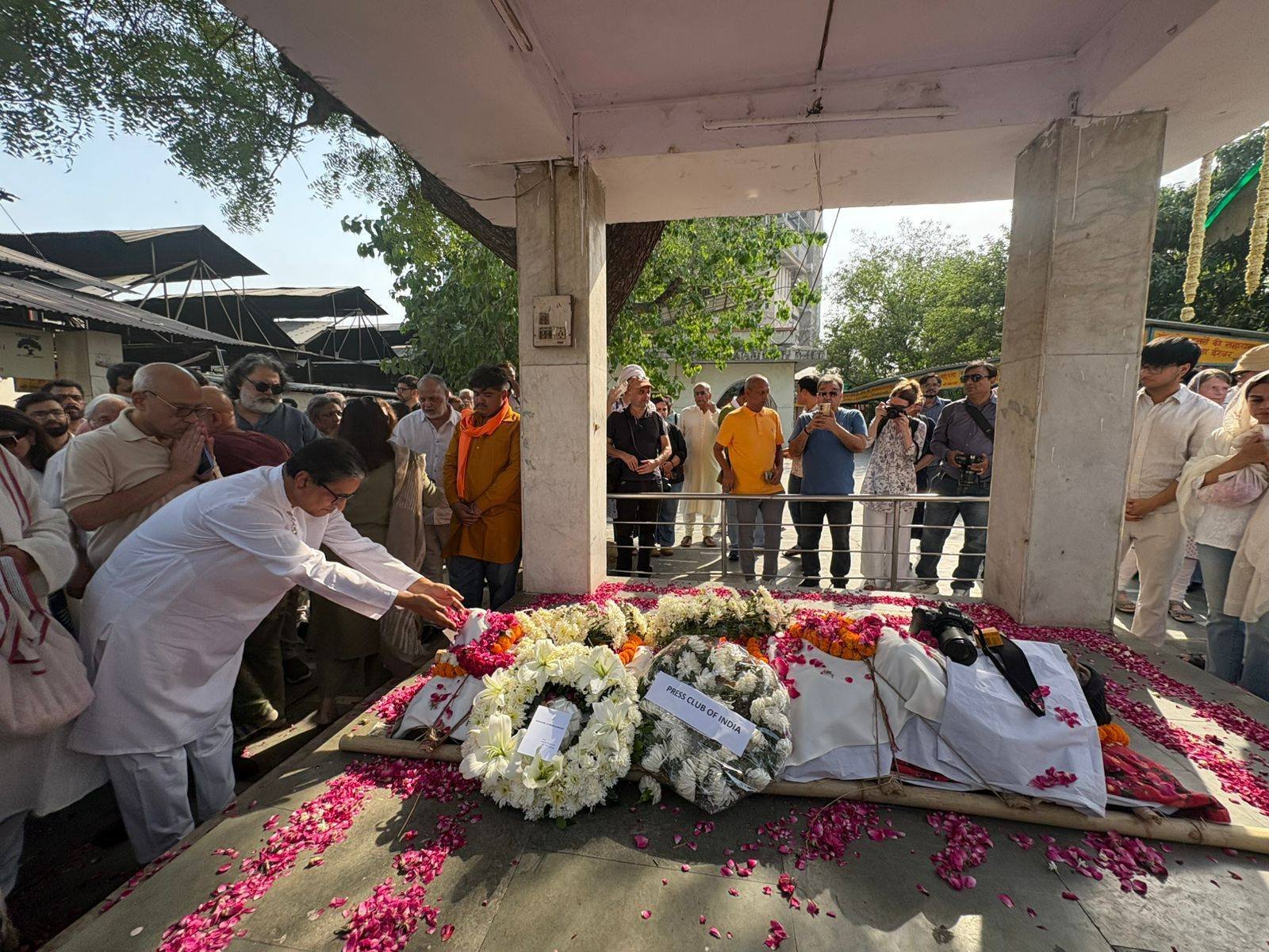ভারতীয় খ্যাতনামা আলোকচিত্রী পদ্মশ্রী রঘু রায়ের প্রতি বাংলাদেশ হাইকমিশনের শ্রদ্ধা নিবেদন
