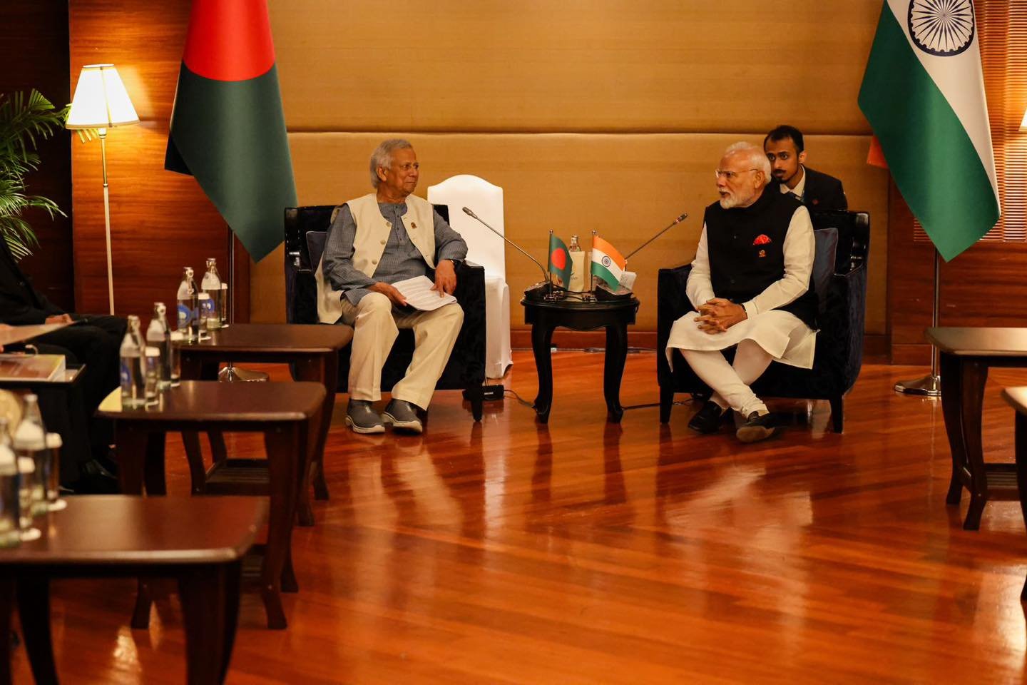 প্রধান উপদেষ্টার সঙ্গে ভারতের প্রধানমন্ত্রীর দ্বিপাক্ষিক বৈঠক