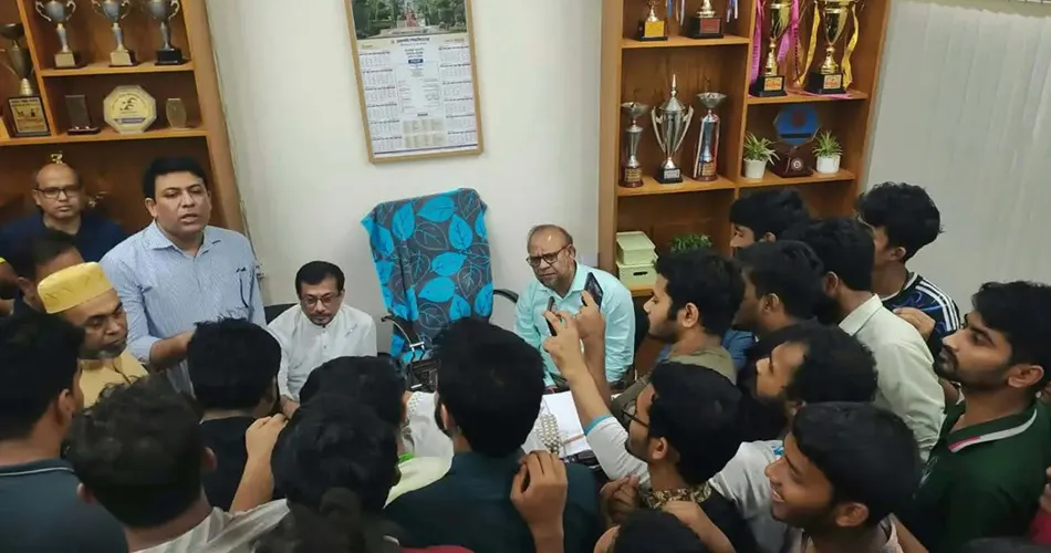 রাজশাহী বিশ্ববিদ্যালয়ে সাংবাদিকদের ওপর হামলা: মঙ্গলবারের মধ্যে মামলা, কর্মসূচি স্থগিত