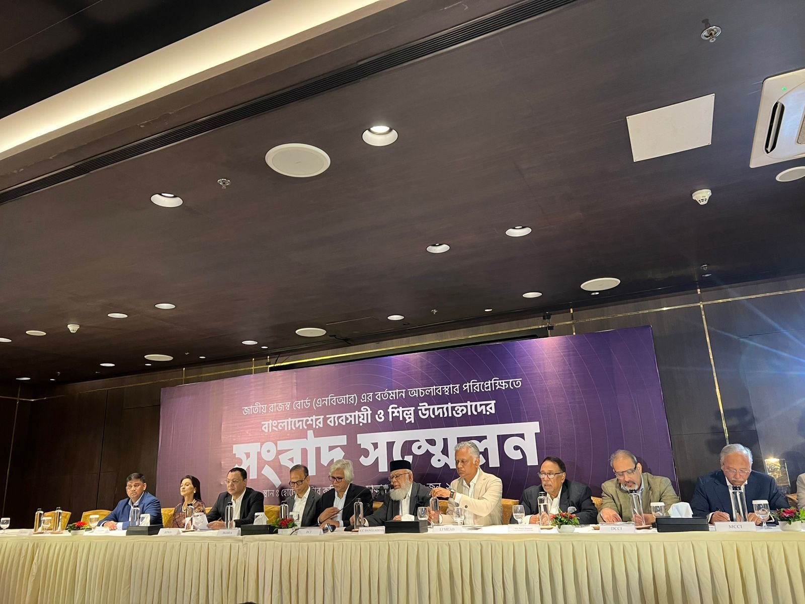 এনবিআর-এর অচলাবস্থায় দেশীয় অর্থনৈতিক সংকটের আশঙ্কা ব্যবসায়ী নেতাদের