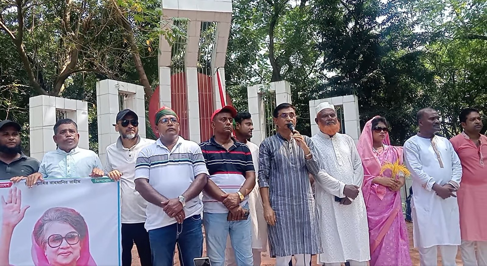 গাজীপুরের কালিয়াকৈরে জাতীয় বিপ্লব ও সংহতি দিবসে সাবেক মেয়র মুজিবুর রহমানের নেতৃত্বে র্যালি অনুষ্ঠিত
