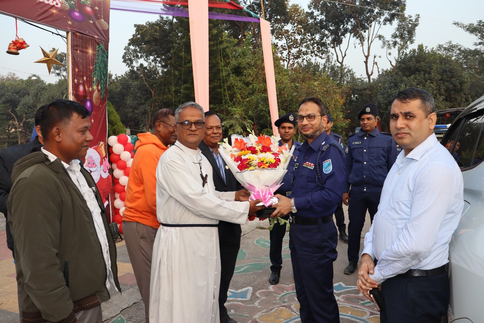 খ্রিস্টধর্মাবলম্বীদের ধর্মীয় উৎসব ‘বড়দিন’ উপলক্ষে বিভিন্ন গীর্জা পরিদর্শন করলেন গাজীপুর পুলিশ সুপার