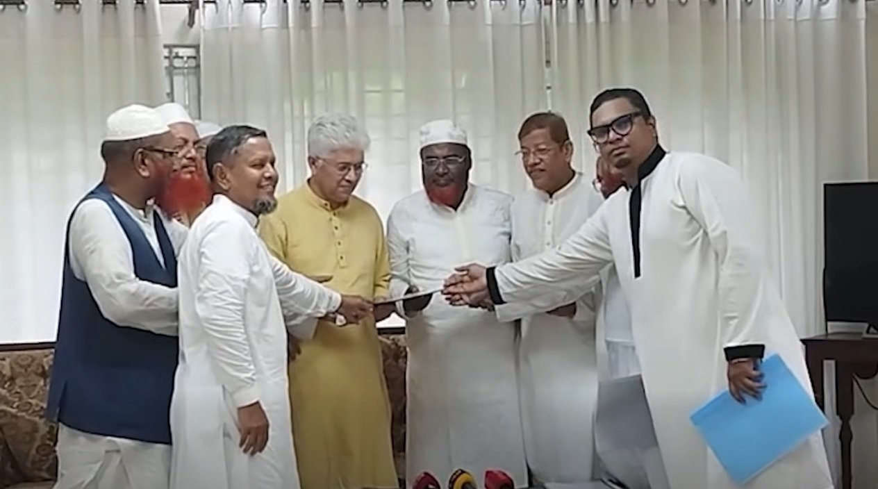জুলাই জাতীয় সনদ বাস্তবায়নে ৫ দফা দাবি: জামায়াতসহ ৮ দলের স্মারকলিপি প্রধান উপদেষ্টার কাছে
