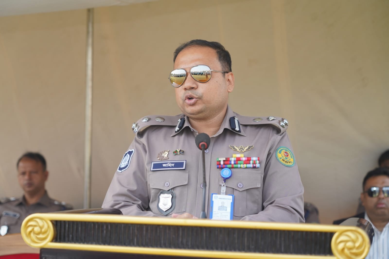 গণতন্ত্রের পথে ঐতিহাসিক সাক্ষী হতে যাচ্ছে বাংলাদেশ: ব্রিফিং প্যারেডে কেএমপি কমিশনার