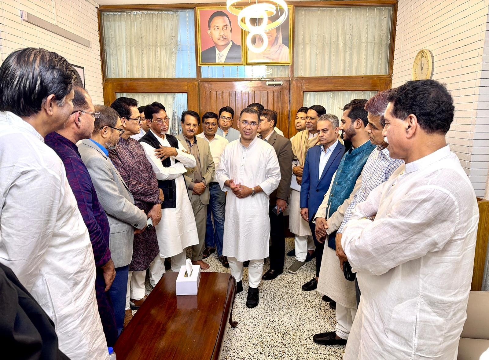গুলশানে বিএনপি চেয়ারম্যানের সঙ্গে সৌজন্য সাক্ষাৎ করলেন বেসরকারীভাবে বিজয়ী বিভিন্ন আসনের এমপিরা